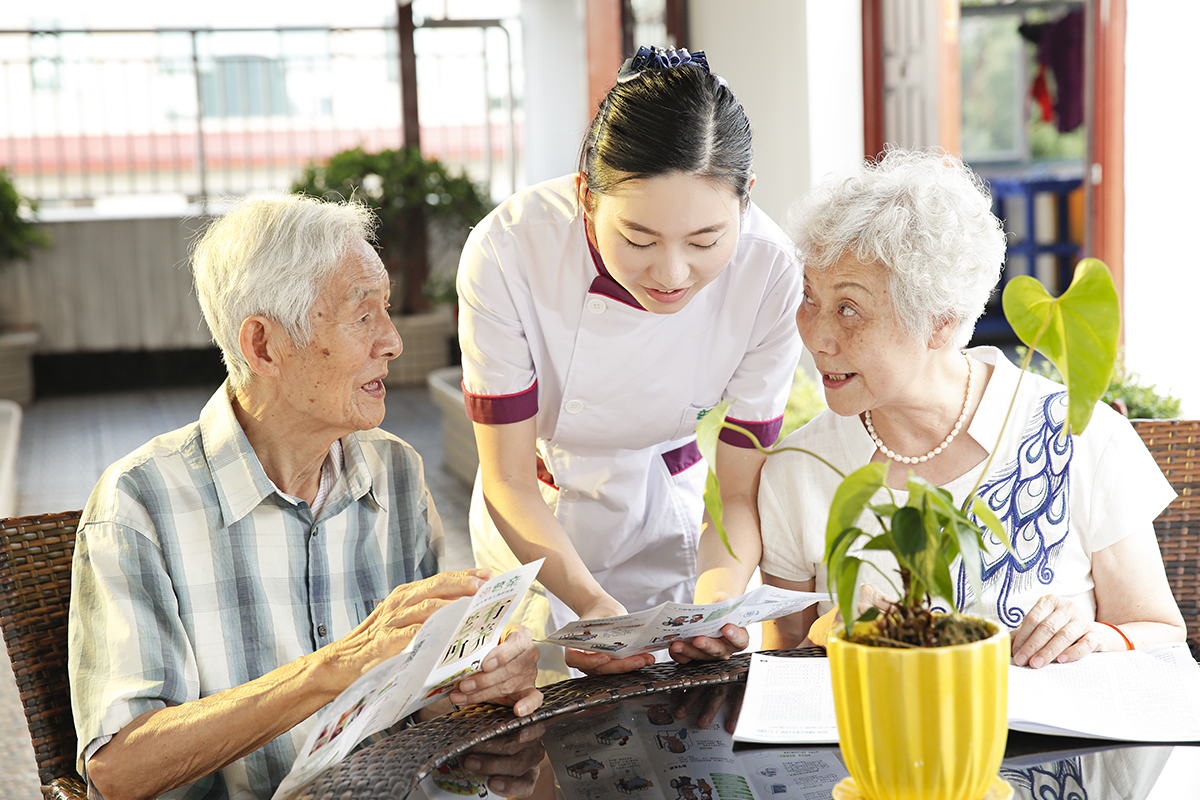 医护、养老携手“联姻”，让老年人的晚年生活充满温暖和幸福|养老|养老服务|老年人_新浪新闻